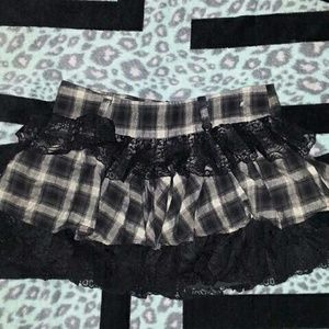 Adorable black plaid skirt