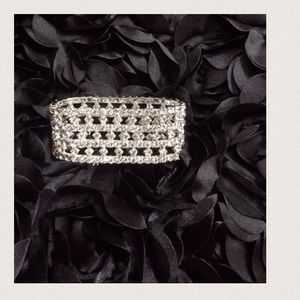 🆕 Listing 1 1/2" Silver Rhinestone Bracelet