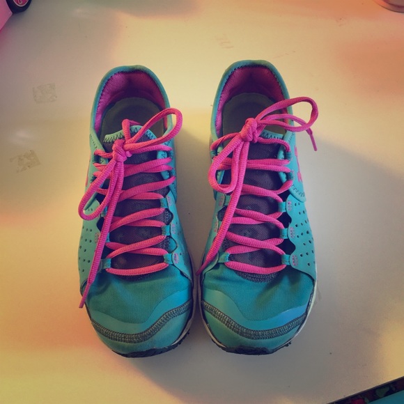 Under armour 4D micro g running shoes