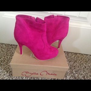 💗 Brand NEW 💕 Pink booties! :)