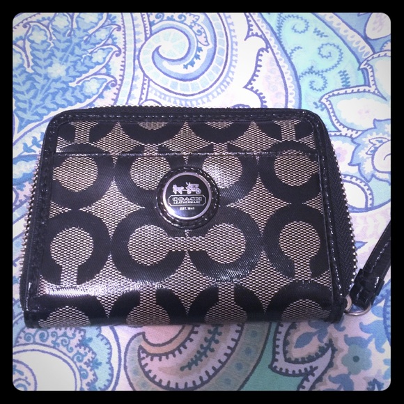 Coach Handbags - NWT Coach Signature wallet!