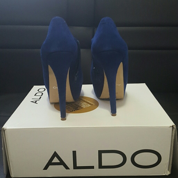 *SOLD* ALDO Hoots blue suede booties, sz 38 - Picture 3 of 4