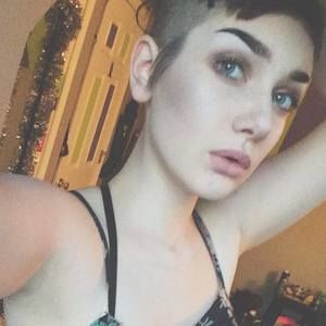 Meet your Posher, Michaela