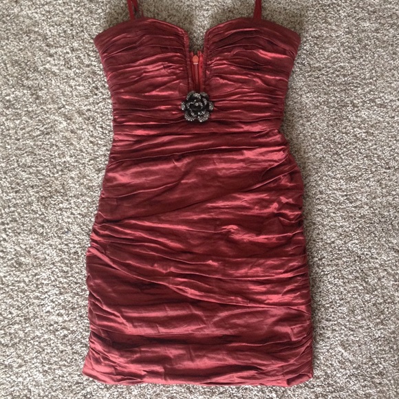 🔥BCBGmaxazria Red deep-V Dress - Picture 2 of 4