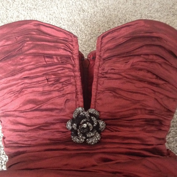 🔥BCBGmaxazria Red deep-V Dress - Picture 4 of 4