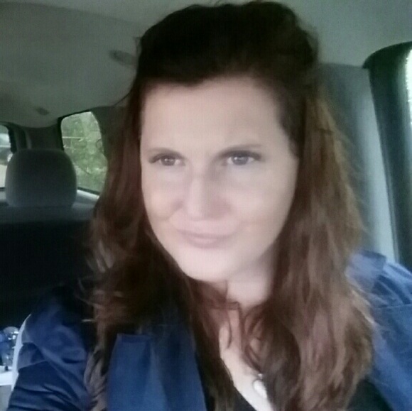 Meet your Posher, Tara - Picture 3 of 3