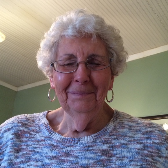 Meet your Posher, Liz - Picture 1 of 1