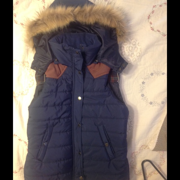 navy faux fur trimmed puffer vest