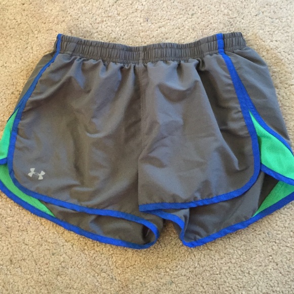 Under Armour Pants - Athletic shorts
