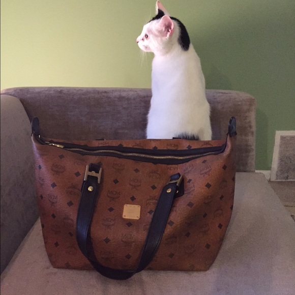 Authentic MCM HERITAGE BAG - Picture 2 of 4