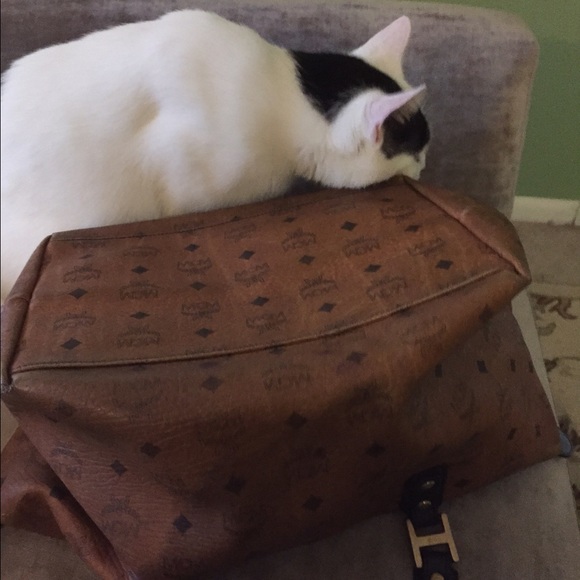 Authentic MCM HERITAGE BAG - Picture 4 of 4