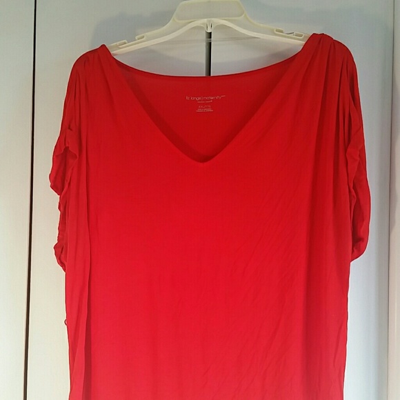Red Tshirt with maroon bottom trim - Picture 2 of 3