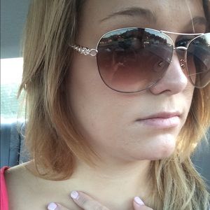 Meet your Posher, Caitlin