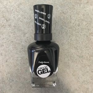 Black Sally Hansen Miracle Gel nail polish