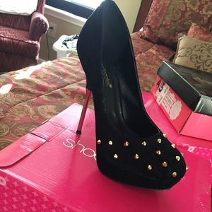 Black & gold beauties👀