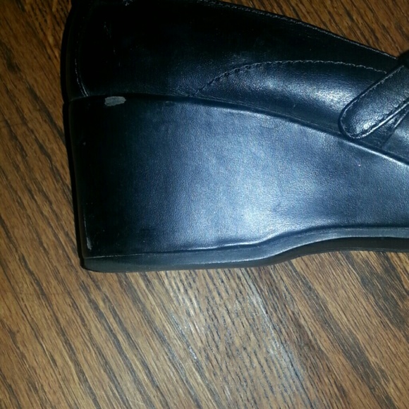 Shoes - Picture 2 of 4