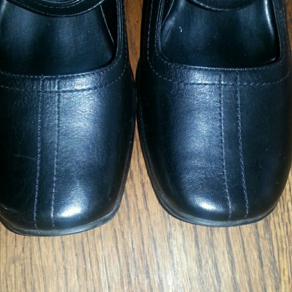 Shoes - Picture 3 of 4