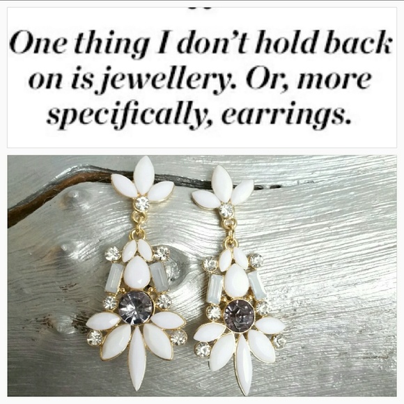 Jewelry - Fabulously chic earrings (brand new)