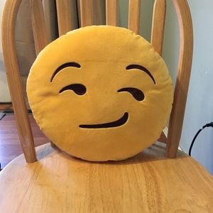 😏 emoji pillow