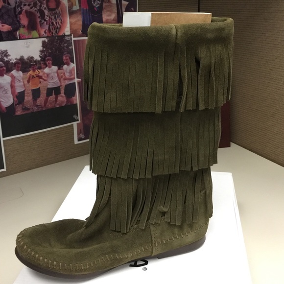 Ladies Minnetonka Suede Boots Size 8 NEW