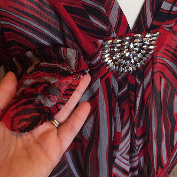 ✌️2 for $10/❤️Express Red, Black & Gray Pattern Tunic w/Bling - Picture 3 of 4