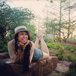 Meet your Posher, Elizabeth