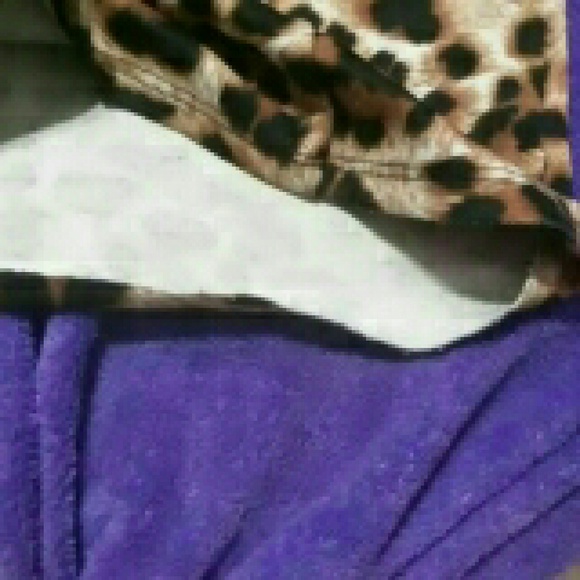 Fashionable cheetah top - Picture 3 of 3