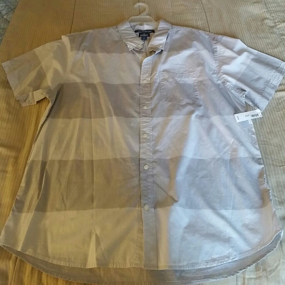 Old Navy button down short sleeve gray striped