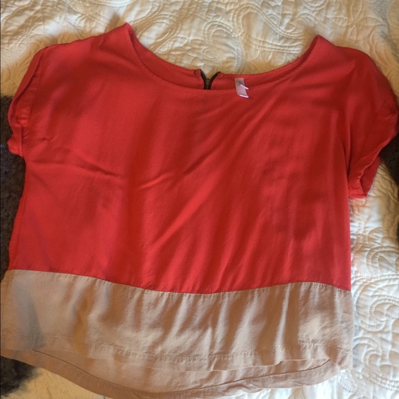 Short sleeve, flowy, color block crop-top - Picture 2 of 2