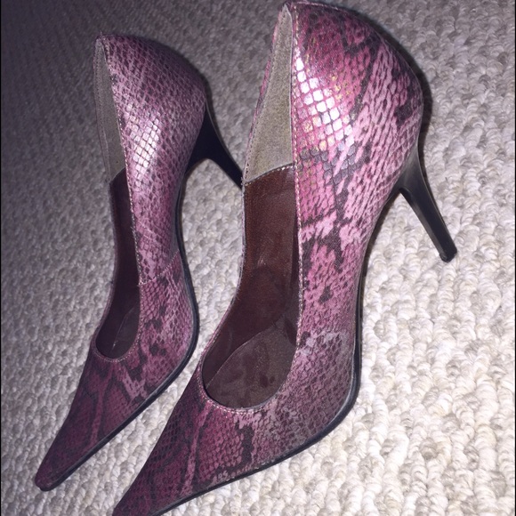 Aldo, snake patterned super pointy stilettos. - Picture 2 of 4