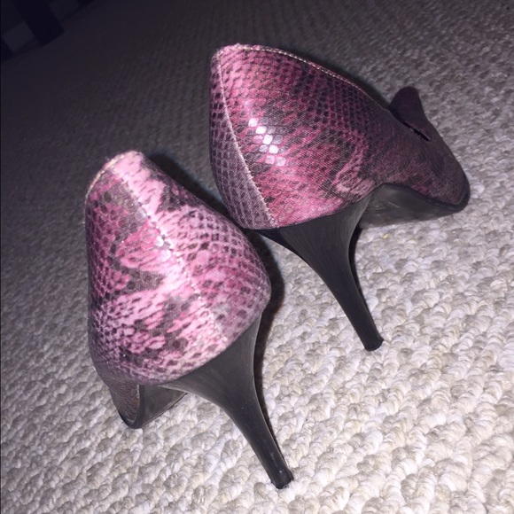 Aldo, snake patterned super pointy stilettos. - Picture 3 of 4