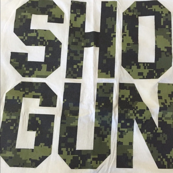MENS SHOGUN TEE! Cool detail sz Large