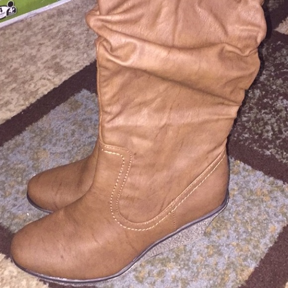 Brand New Camel Boots size 6.5