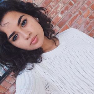 Meet your Posher, Vanessa