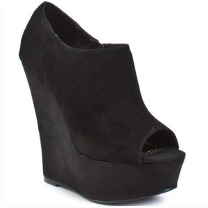 SALE!! 🌟 Steve Madden black wedges