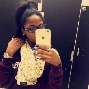 Meet your Posher, Lakeisha