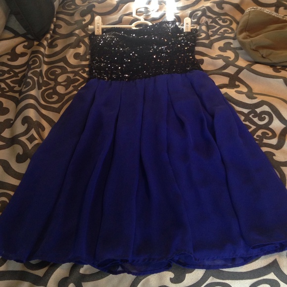 Evening dress - Picture 2 of 3