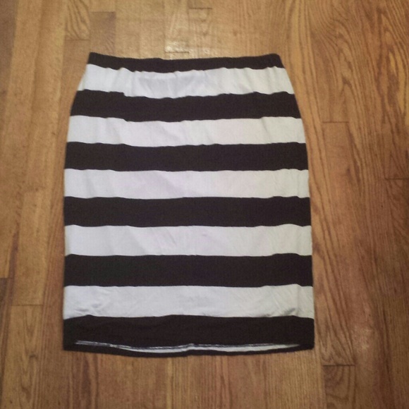 Black & White Srriped Pencil Skirt