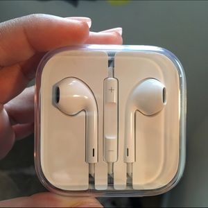 Brand new Apple Earphones.