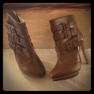 Brown boots, above-the-ankle. Super-cute!