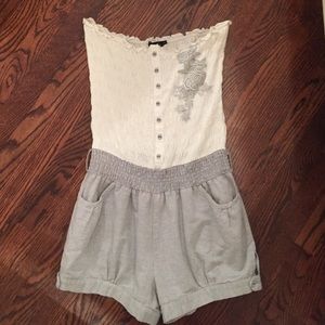 Romper with rose design