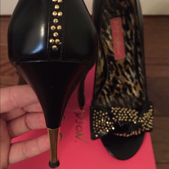 Betsy Johnson Heels 👠🐯 - Picture 2 of 4