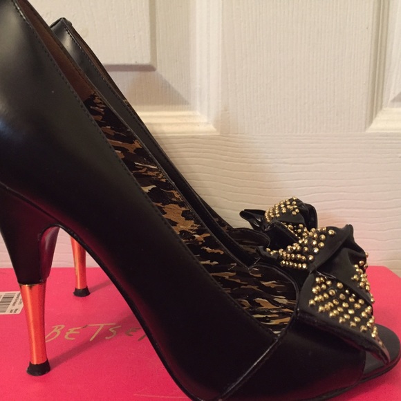 Betsy Johnson Heels 👠🐯 - Picture 3 of 4