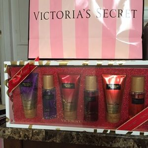 NWT VICTORIA'S SECRET FRAGRANCE & LOTION GIFT SET