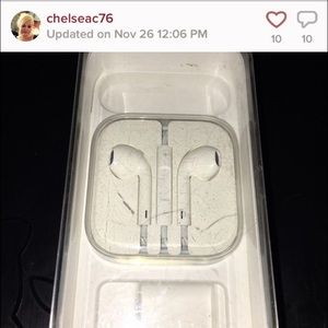 Bundle Apple ear buds and skull bracelet HOLD