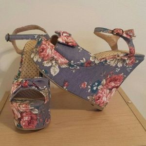 Floral platform wedges