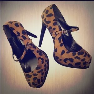 Price drop!! TODAY ONLY! VERA WANG heels