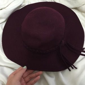 Maroon floppy hat