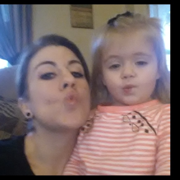 Meet your Posher, Lori and my 4 girls & life!😘⚡️ - Picture 2 of 4