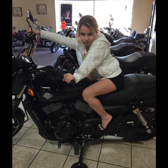 Meet your Posher, Lori and my 4 girls & life!😘⚡️ - Picture 3 of 4